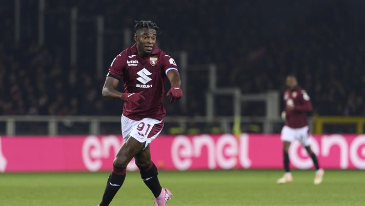 TURIN, ITALY - DECEMBER 8: Duván Zapata of Torino FC gestures during the Serie A match between Torino FC and AC Milan at Stadio Olimpico di Torino on December 8, 2025 in Turin, Italy. (Photo by Stefano Guidi - Torino FC/Torino FC 1906 via Getty Images) Torino-Milan, Zapata non ci sta: “Risultato ingiusto” - immagine 1