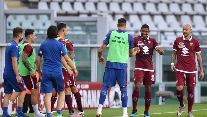 TURIN, ITALY - JULY 16: Gleison Bremer (2nd R) of Torino FC celebrates the opening goal with team mate Antonio Rosati during the Serie A match between Torino FC and Genoa CFC at Stadio Olimpico di Torino on July 16, 2020 in Turin, Italy. (Photo by Valerio Pennicino/Getty Images) Torino-Genoa 3-0: i granata fanno centro e vedono la salvezza - immagine 1
