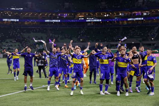 I giocatori del Boca festeggiano dopo la vittoria contro il Palmeiras (Foto di Alexandre Schneider/Getty Images) I giocatori del Boca festeggiano dopo la vittoria contro il Palmeiras