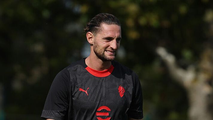 CAIRATE, ITALY - OCTOBER 03: Adrien Rabiot of AC Milan in action during AC Milan training session at Milanello on October 03, 2025 in Cairate, Italy. (Photo by Claudio Villa/AC Milan via Getty Images) Milan, le ultimissime di formazione: si rivedono Rabiot e Tomori, in pole a sinistra c’è… - immagine 1
