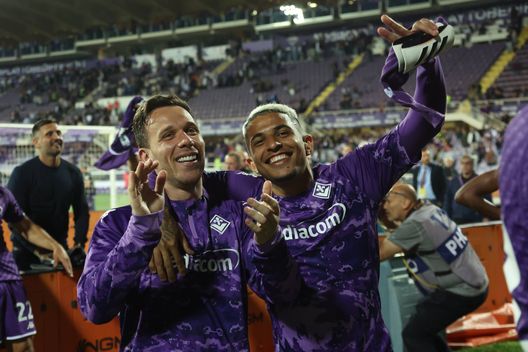 GERMOGLI PH: 13 MAGGIO 2024FIRENZE STADIO ARTEMIO FRANCHI FIORENTINA VS MONZA ARTHUR ESULTANZA FINE PARTITA Arthur messo ai margini da Motta alla Juventus: può tornare in patria- immagine 2