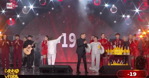 Ricchi e Poveri, parolaccia in diretta nel Capodanno di Rai 1: Liorni si scusa così- immagine 2
