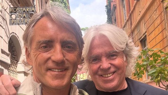 La foto postata da Zazzaroni su Instagram Zazzaroni: “Io e Mancini torniamo a parlarci. 47 anni di amicizia vera…” - immagine 1