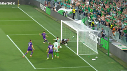Betis Siviglia-Fiorentina, il primo rocambolesco gol degli spagnoli | VIDEO