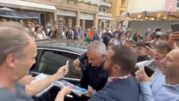 Ex Milan, Roberto Baggio accolto dai tifosi a Trento | VIDEO