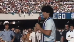 Maradona si presenta ai tifosi del Napoli: 41 anni fa la sua prima volta al San Paolo