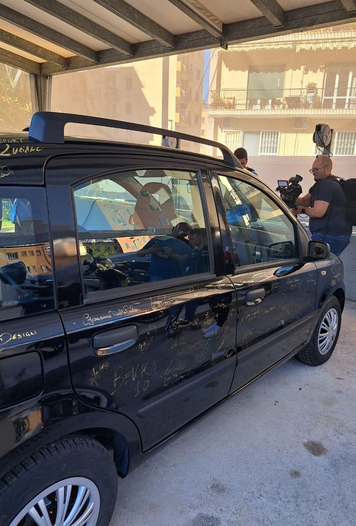 GALLERY La Panda scudettata e autografata: il bellissimo dono di Spalletti - immagine 6