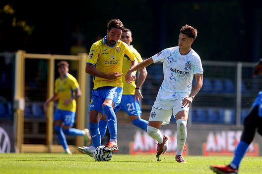 Crema, Italia - 21 settembre 2025: Alessandro Lambrughi della Pergolettese, a sinistra, durante la partita contro l'Inter Under 23. (Foto di Antonino Lagana-Inter/Inter via Getty Images) Pergolettese-Giana Erminio, statistiche e precedenti tra i due club- immagine 2