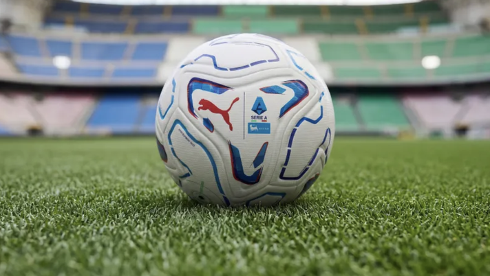 Serie A 2026/27, svelato il nuovo pallone: si chiama “Stellar nitro ultimate” Serie A 2026/27, svelato il nuovo pallone: si chiama “Stellar nitro ultimate” - immagine 1
