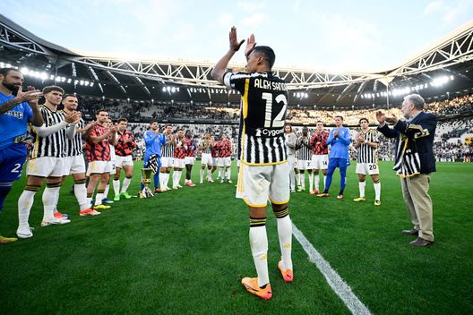 Alex Sandro si allena con il Portimonense per mantenersi in forma