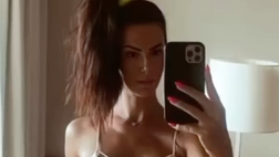 VIDEO / Erjona, spettacolo in bikini. La Sulajmani incanta davanti allo specchio