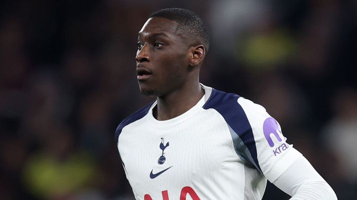 Randal Kolo Muani attaccante PSG in prestito al Tottenham è un obiettivo del Milan per il calciomercato estivo 2026
