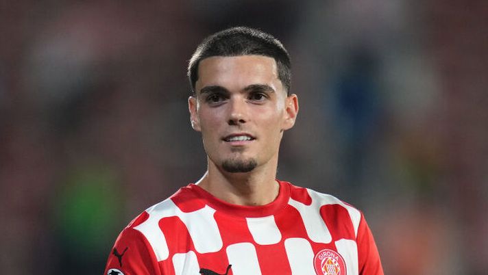 GIRONA, SPAIN - OCTOBER 22: Miguel Gutierrez of Girona FC applauds the fans at full-time following the team's victory in the UEFA Champions League 2024/25 League Phase MD3 match between Girona FC and SK Slovan Bratislava at Montilivi Stadium on October 22, 2024 in Girona, Spain. (Photo by Alex Caparros/Getty Images) BREAKING – Miguel Gutierrez molto vicino al Napoli: ecco cifre e dettagli - immagine 1