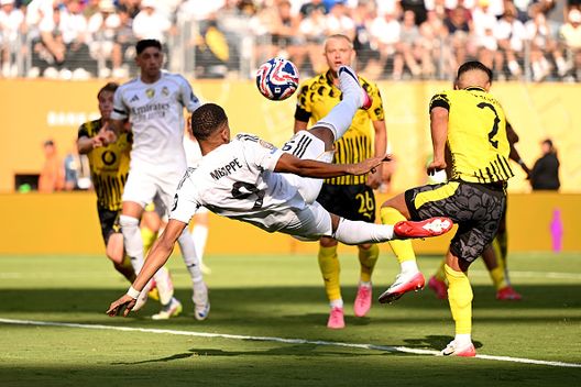 East Rutherford, New Jersey - 5 luglio 2025: Kylian Mbappé segna contro il Borussia Dortmund. (Foto di David Ramos/Getty Images) Psg, Mbappé ha deciso: ritirata la denuncia contro il suo ex club- immagine 3