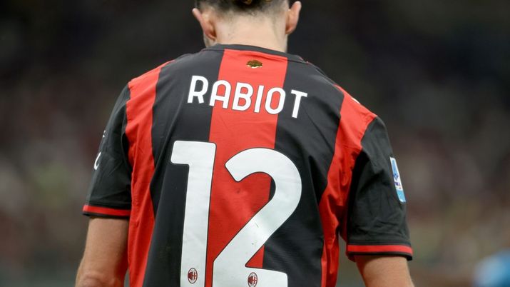 Adrien Rabiot è tra i 10 giocatori della rosa del Milan 2025-2026 convocati per i Mondiali