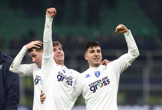 MILAN, ITALY - JANUARY 23: Tommaso Baldanzi and Fabiano Parisi of Empoli FC celebrate with the fans after the team's victory during the Serie A match between FC Internazionale and Empoli FC at Stadio Giuseppe Meazza on January 23, 2023 in Milan, Italy. (Photo by Marco Luzzani/Getty Images) Parisi