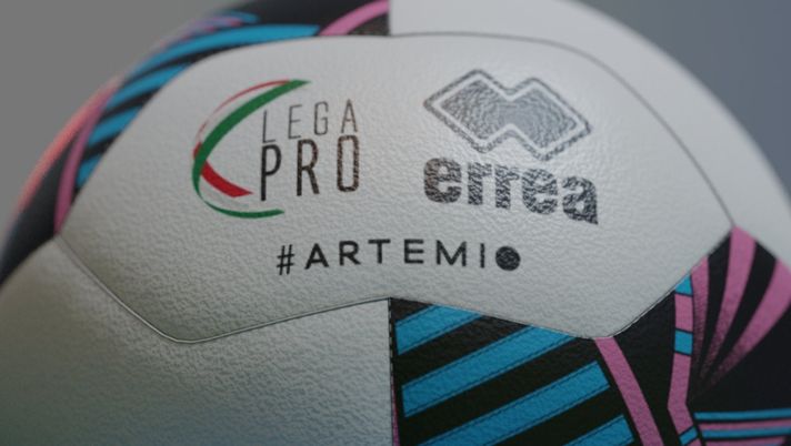 Lega Pro, presentato il nuovo pallone: si chiama “Artemio” in omaggio a Franchi Lega Pro, presentato il nuovo pallone: si chiama “Artemio” in omaggio a Franchi - immagine 1