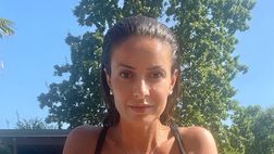 Monica Bertini baciata dal sole: il bikini della conduttrice è da capogiro