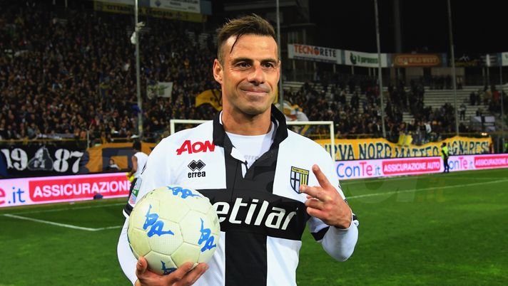 PARMA, ITALY - APRIL 02:  Emanuele Calaiò of Parma Calcio celebrates the victory afther during the serie B match between Parma Calcio and US Citta di Palermo at Stadio Ennio Tardini on April 2, 2018 in Parma, Italy.  (Photo by Alessandro Sabattini/Getty Images)  Napoli