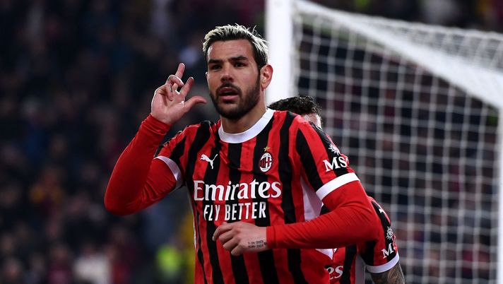 UDINE, ITALY - APRIL 11: Theo Hernández of AC Milan celebrates after scoring his team's third goal during the Serie A match between Udinese and AC Milan at Stadio Friuli on April 11, 2025 in Udine, Italy. (Photo by Alessandro Sabattini/Getty Images) Theo non dimentica il Milan: gli auguri social del terzino francese - immagine 1
