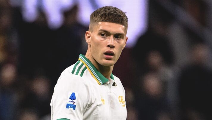 MILAN, ITALY - NOVEMBER 02: Artem Dovbyk of AS Roma during the Serie A match between AC Milan and AS Roma at Giuseppe Meazza Stadium on November 02, 2025 in Milan, Italy. (Photo by Fabio Rossi/AS Roma via Getty Images) Roma, servono esami specifici per Dovbyk. Gli aggiornamenti su Bailey e Dybala - immagine 1