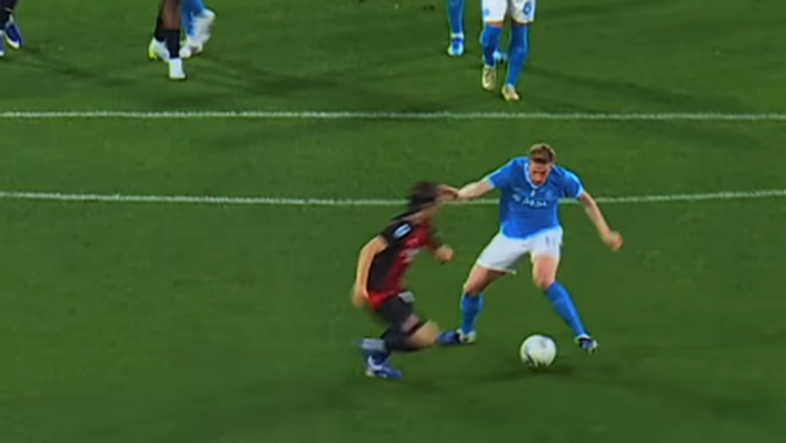 De Bruyne si diverte contro il Milan: stupendo gesto tecnico ai danni di Modric VIDEO de bruyne modric