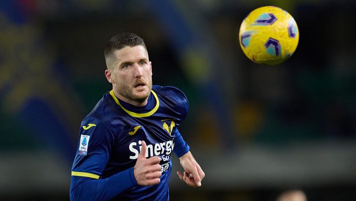 VERONA, ITALY - DECEMBER 23: Thomas Henry of Hellas Verona FC in action during the Serie A TIM match between Hellas Verona FC and Cagliari Calcio at Stadio Marcantonio Bentegodi on December 23, 2023 in Verona, Italy. (Photo by Francesco Scaccianoce/Getty Images)  Calciomercato Palermo