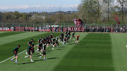 L’allenamento sul campo esterno di Milanello: intensità particolare