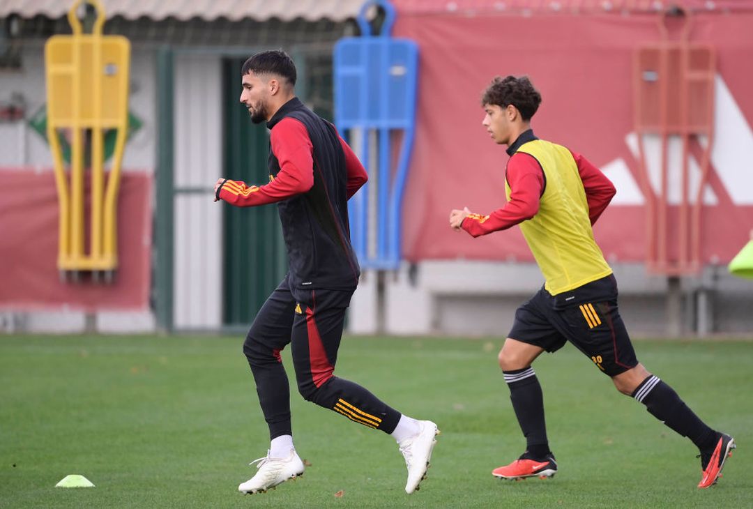 Roma, seduta con vista sul Lecce: in gruppo Dybala e Renato Sanches – FOTO GALLERY - immagine 37