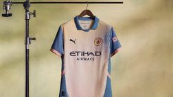 Manchester City, presentata una nuova maglia in onore degli Oasis