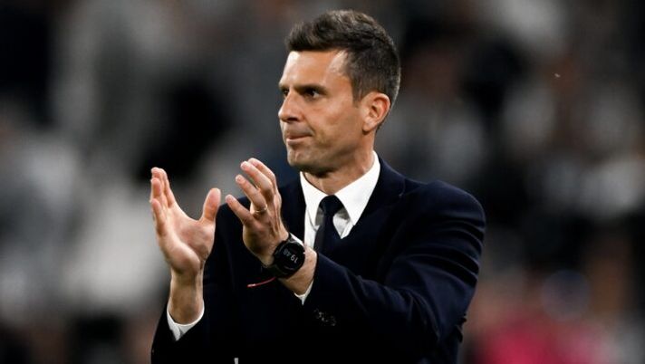 TURIN, ITALY - SEPTEMBER 21: Head coach of Juventus Thiago Motta claps the hands during the Serie A match between Juventus and Napoli at Allianz Stadium on September 21, 2024 in Turin, Italy. (Photo by Daniele Badolato - Juventus FC/Juventus FC via Getty Images) Gazzetta: “Juve, questo è il piano di Motta per tornare a far segnare Vlahovic” - immagine 1