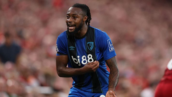 LIVERPOOL, ENGLAND - AUGUST 15: Antoine Semenyo of AFC Bournemouth during the Premier League match between Liverpool and Bournemouth at Anfield on August 15, 2025 in Liverpool, England. (Photo by Michael Steele/Getty Images) Liverpool-Bournemouth: insulti razzisti a Semenyo e partita sospesa - immagine 1