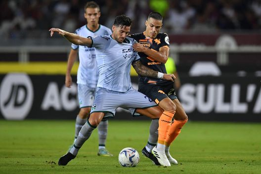 TURIN, ITALY - AUGUST 14: Samuele Ricci of Torino FC is challenged by Luca Ceppitelli of Feralpisalo during the Coppa Italia Round of 32 match between Torino FC and Feralpisalo at Stadio Olimpico Grande Torino on August 14, 2023 in Turin, Italy. (Photo by Valerio Pennicino/Getty Images)