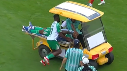 Incredibile in Ecuador, un calciatore viene investito in campo dai medici!