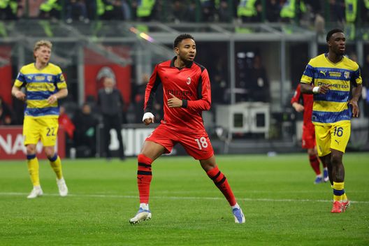 MILANO, ITALIA - 22 FEBBRAIO: Christopher Nkunku del Milan in azione durante la partita di Serie A tra Milan e Parma Calcio 1913 allo stadio Giuseppe Meazza il 22 febbraio 2026 a Milano, Italia. (Foto di Francesco Scaccianoce/AC Milan via Getty Images) Milan, Nkunku in bilico: come i rossoneri possono evitare una minusvalenza- immagine 2