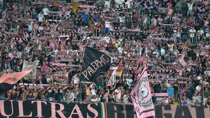 UFFICIALE – Napoli-Palermo, arrestati tre tifosi in possesso di petardi: la durata del daspo - immagine 1
