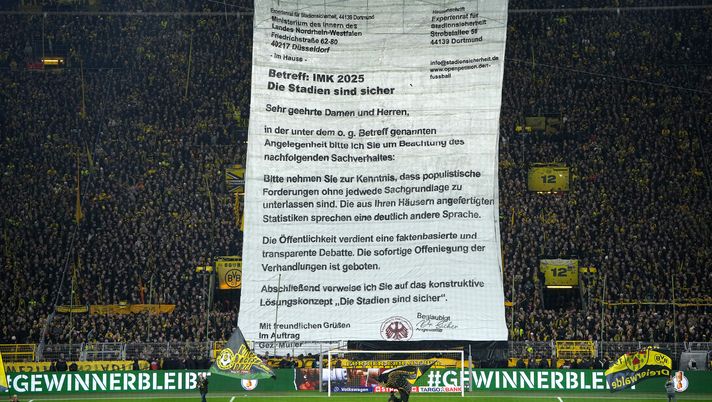 Borussia Dortmund, spunta lo striscione contro la Federazione: “Gli stadi sono sicuri”- immagine 2