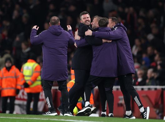 Michael Carrick festeggia il terzo gol dello United, segnato da Mathias Cunha durante la partita di Premier League tra Arsenal e Manchester United all'Emirates Stadium il 25 gennaio 2026. (Foto di Alex Pantling/Getty Images)