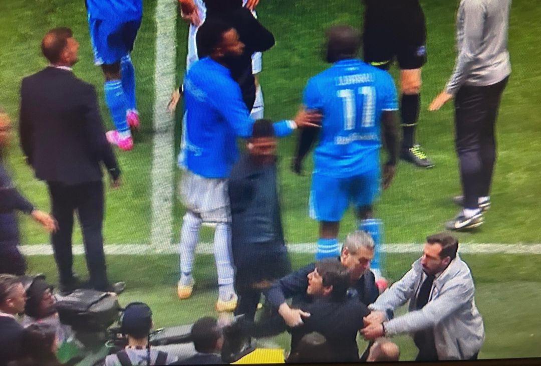 GALLERY Rissa furibonda tra Parma e Napoli a poco dalla fine: Conte espulso! - immagine 2