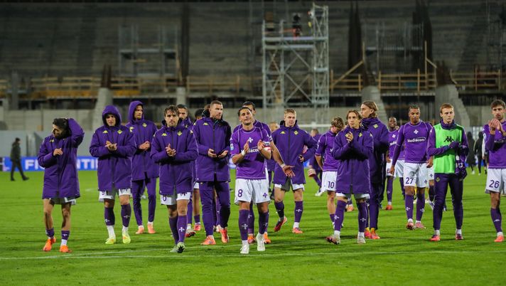 GERMOGLI PH: 22 NOVEMBRE 2025 FIRENZE STADIO ARTEMIO FRANCHI FIORENTINA VS JUVENTUS NELLA FOTO Il megafono a Dzeko e l’abbraccio della curva: la Fiorentina non si arrende - immagine 1