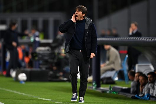 NAPLES, ITALY - APRIL 27: Antonio Conte Napoli head coach reacts during the Serie A match between Napoli and Torino at Stadio Diego Armando Maradona on April 27, 2025 in Naples, Italy. (Photo by Francesco Pecoraro/Getty Images)
