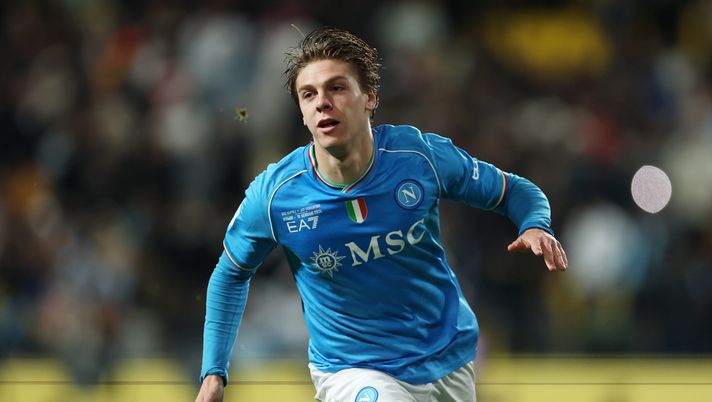 RIYADH, SAUDI ARABIA - JANUARY 18: Alessio Zerbin of SSC Napoli celebrates scoring his team's third goal during the Italian EA Sports FC Supercup semifinal match between SSC Napoli and ACF Fiorentina at Al-Awwal Stadium on January 18, 2024 in Riyadh, Saudi Arabia. (Photo by Yasser Bakhsh/Getty Images) Zerbin