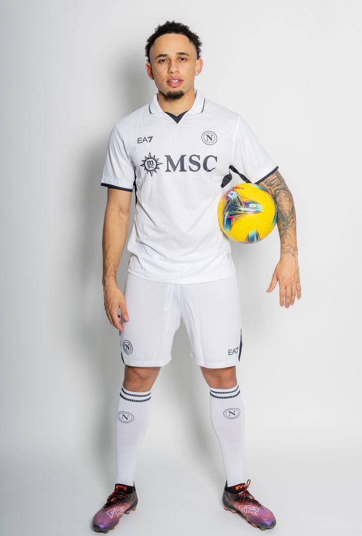 GALLERY Okafor veste l’azzurro: gli scatti con le tre divise del Napoli - immagine 4