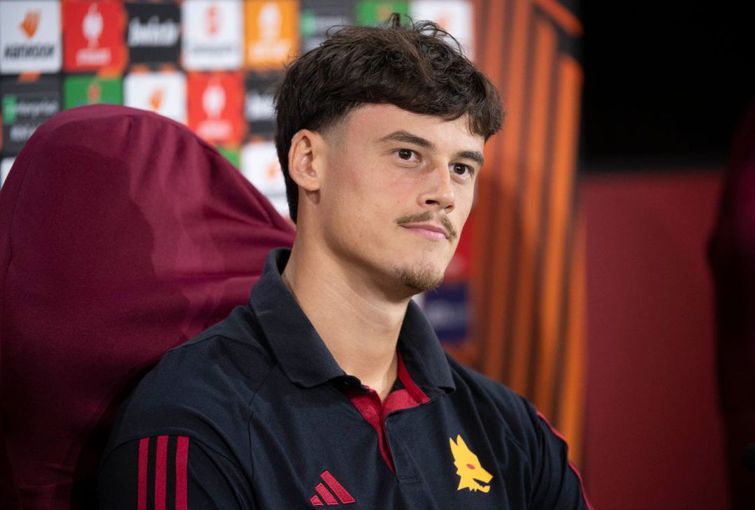 La conferenza stampa di Mourinho e Svilar pre Slavia Praga – FOTO GALLERY - immagine 11