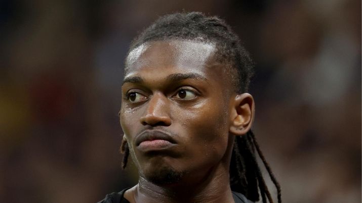 Rafael Leao, attaccante AC Milan, potrebbe partire nel calciomercato estivo 2026 per far posto a Crysencio Summerville