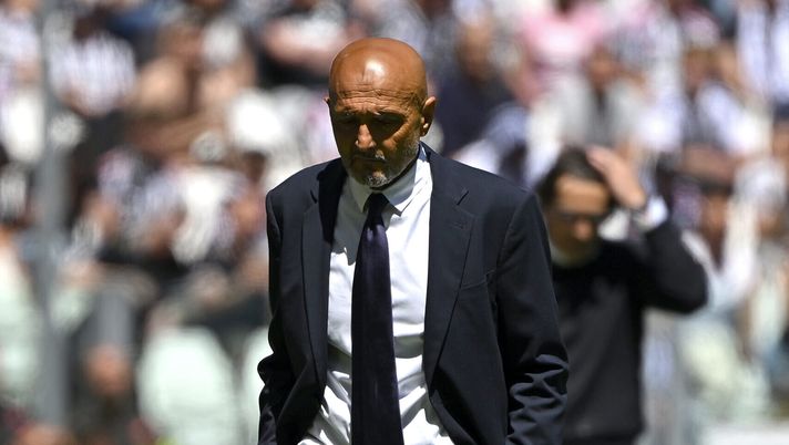 TURIN, ITALY - MAY 17: Head coach of Juventus Luciano Spalletti looks down, looking disappointed during the Serie A match between Juventus FC and ACF Fiorentina at Allianz Stadium on May 17, 2026 in Turin, Italy. (Photo by Filippo Alfero - Juventus FC/Juventus FC via Getty Images) spalletti juve