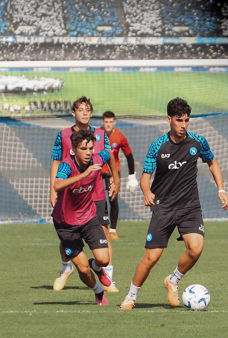 GALLERY Il Napoli si allena in vista della sfida con il Genoa: le foto della seduta - immagine 2