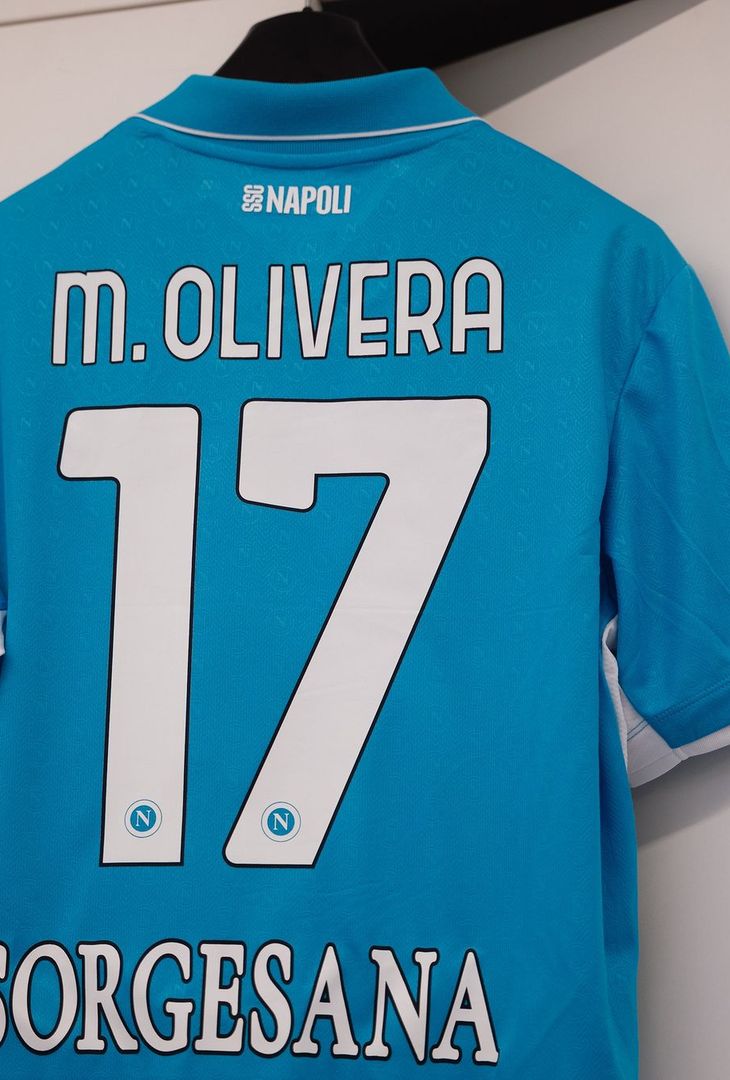GALLERY Il Napoli è pronto ad affrontare il Monza: ecco le maglie degli azzurri - immagine 3