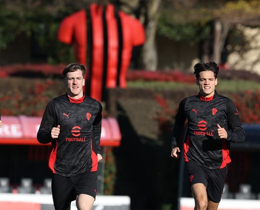 Alexis Saelemakers e Samuele Ricci oggi a Milanello Photo by Claudio Villa/AC Milan via Getty Images) Oggi a Milanello