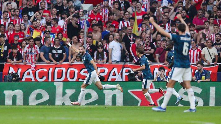 MADRID, SPAIN - OCTOBER 04: David Hancko of Feyenoord celebrates after scoring the team's second goal during the UEFA Champions League match between Atletico Madrid and Feyenoord at Civitas Metropolitano Stadium on October 04, 2023 in Madrid, Spain. (Photo by Gonzalo Arroyo Moreno/Getty Images) Sfuma un obiettivo del Napoli, è vicino all’Atletico Madrid: i dettagli - immagine 1
